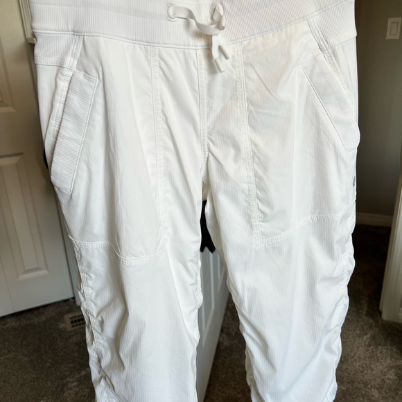 Lululemon studio crops Sz 2 - Picture 7 of 12